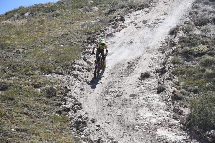 Enduro tutkunları Sivas'ta düzenlenen festivalde bir araya geldi G3
