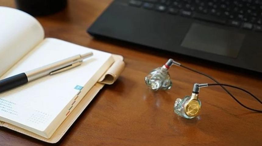 Sony’den 2 bin 500 dolarlık kulaklık