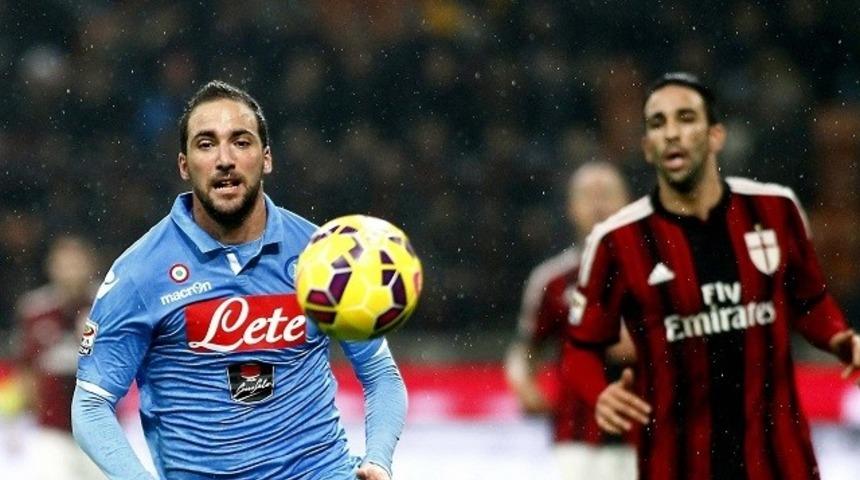 Serie A: Napoli - Milan canlı izlemek isteyenler, işte kanallar