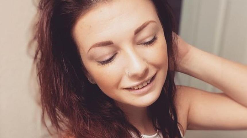 Garip yorumları ve hadsiz soruları umursamıyorlar! ''Kocamı oğlum sanıyorlar ama...'' 