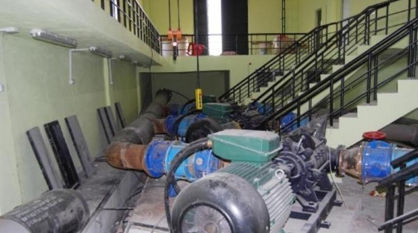 Bekçiyi tehdit edip, trafodaki kabloları çaldılar