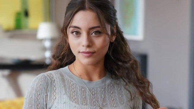 Emanet'in Seher'i Sıla Türkoğlu göğüs dekolteli pembe büstiyeriyle olay yarattı