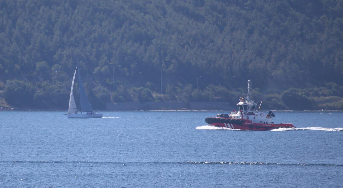 TAYK 51. Yıl Deniz Kuvvetleri Kupası'nda yarışmacılar, &Ccedil;anakkale Boğazı'ndan ge&ccedil;ti