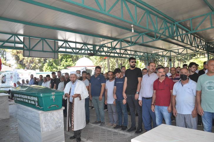 Mersin'deki trafik kazasında ölenlerin cenazesi defnedildi G2