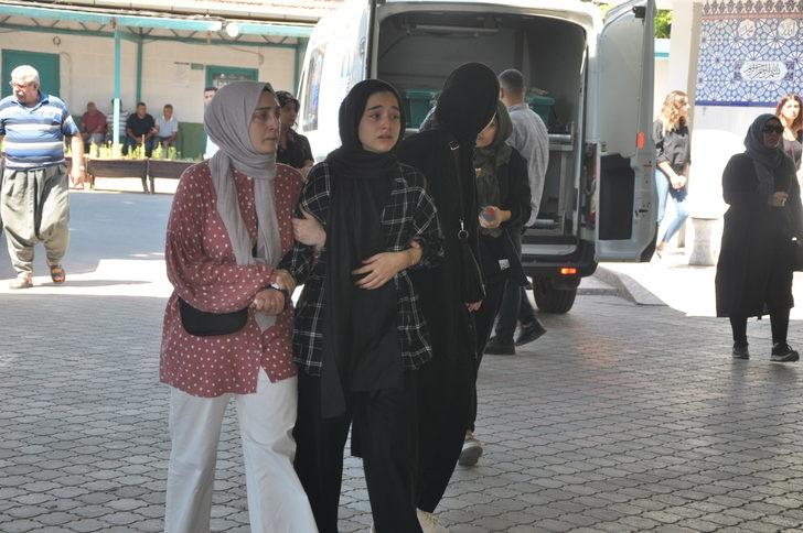 Mersin'deki trafik kazasında ölenlerin cenazesi defnedildi G3