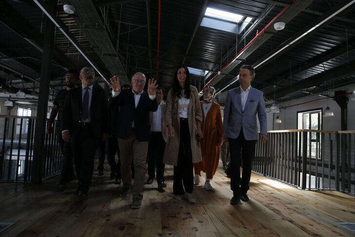 AK Parti'li Karaaslan, TEKNOFEST'e katılacak öğrencilerle buluştu G2