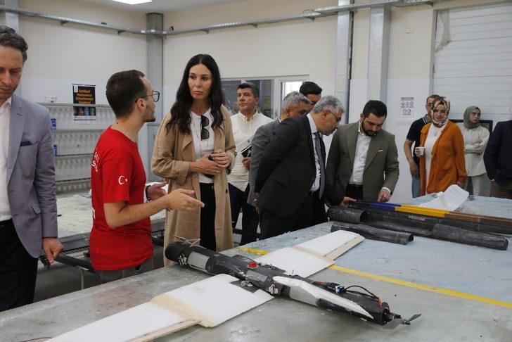 AK Parti'li Karaaslan, TEKNOFEST'e katılacak öğrencilerle buluştu G4