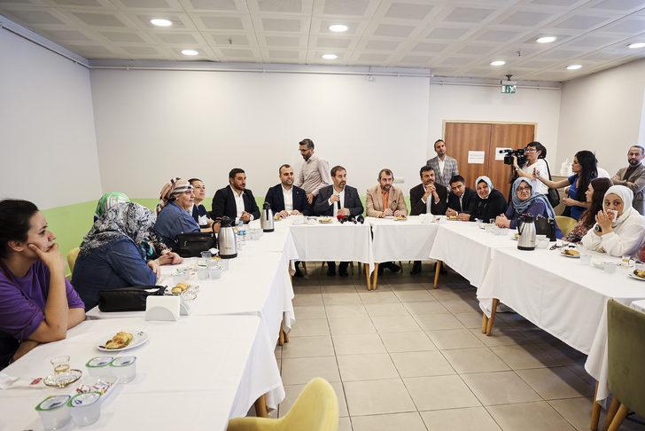 AK Parti Genel Başkan Yardımcısı Şen "Yüz Yüze 100 Gün Projesi"ni Güngören'de başlattı: G1