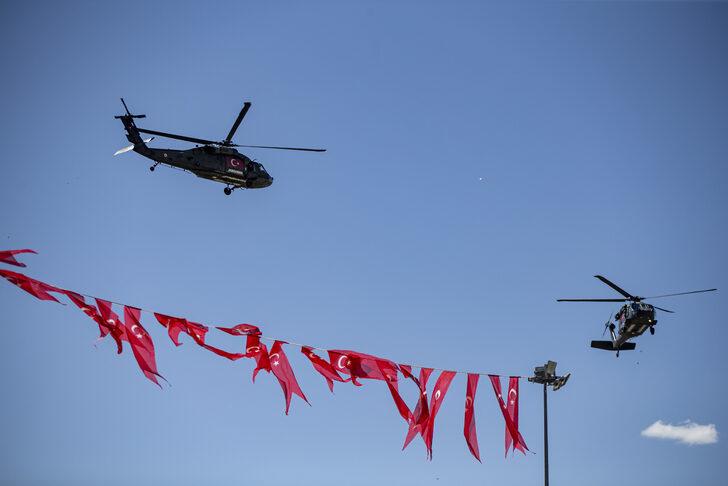 Erzurum'da Türk Yıldızları ve Çelik Kanatlar gösteri uçuşu yaptı G3