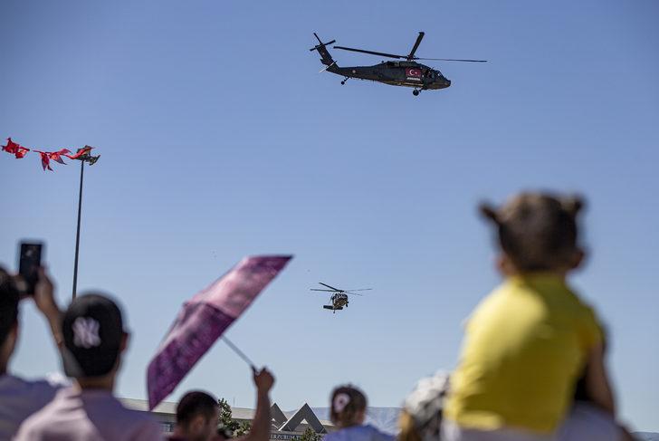 Erzurum'da Türk Yıldızları ve Çelik Kanatlar gösteri uçuşu yaptı G4