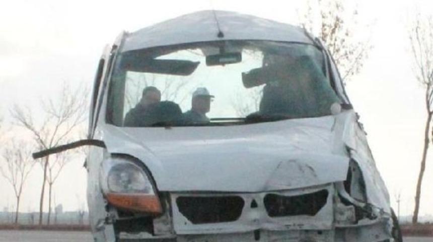 Kasasındaki mucuru yola döktü, 3 kişi ölümden döndü