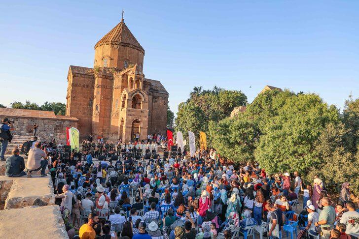 Akdamar Adası'nda çok dilli konser G2