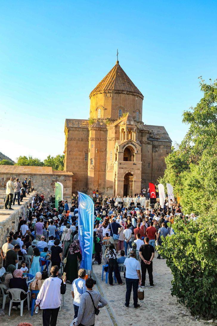 Akdamar Adası'nda çok dilli konser G3