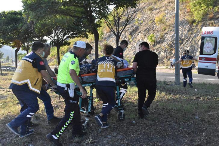 Bilecik'te 4 aracın karıştığı trafik kazasında 12 kişi yaralandı G4