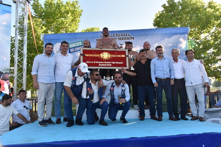 Hergeleci İbrahim Yağlı Pehlivan Güreşleri'nde Tanju Gemici başpehlivan oldu G1