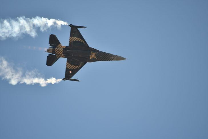 SOLOTÜRK, Isparta'da gösteri uçuşu yaptı G2