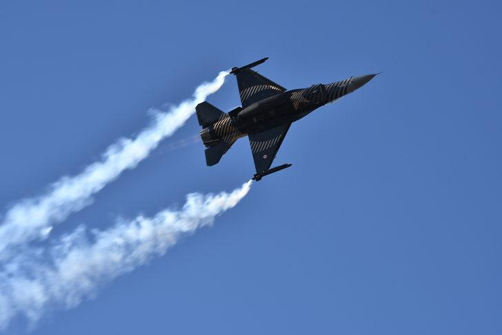 SOLOTÜRK, Isparta'da gösteri uçuşu yaptı G5