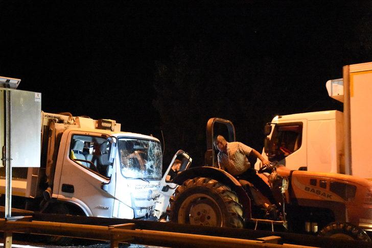 Bilecik'te çöp kamyonuna çarparak devrilen otomobilin sürücüsü hayatını kaybetti G1