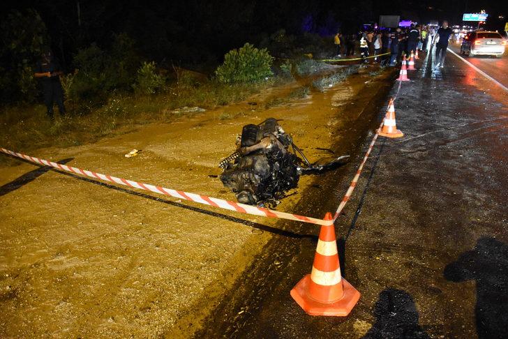 Bilecik'te çöp kamyonuna çarparak devrilen otomobilin sürücüsü hayatını kaybetti G3