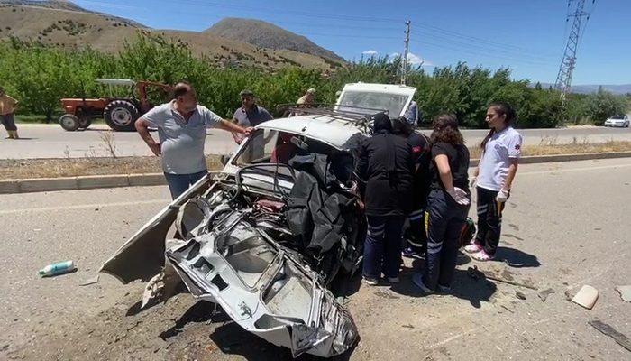 Erzincan'da kontrolden çıkan otomobil karşı şeride geçip tır ile çarpıştı! Sürücüsü hayatını kaybetti