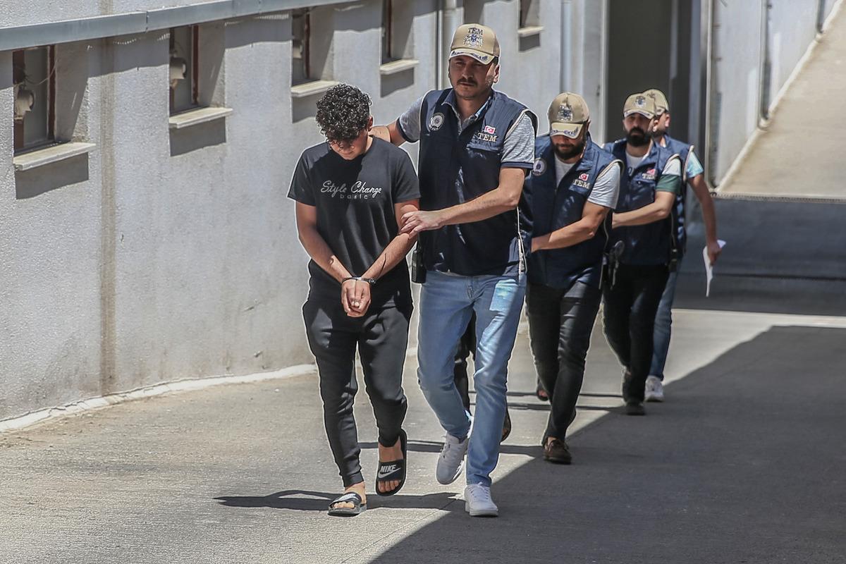 Adana'da YPG/PKK operasyonunda yakalanan 4 zanlıdan 3'&uuml; tutuklandı