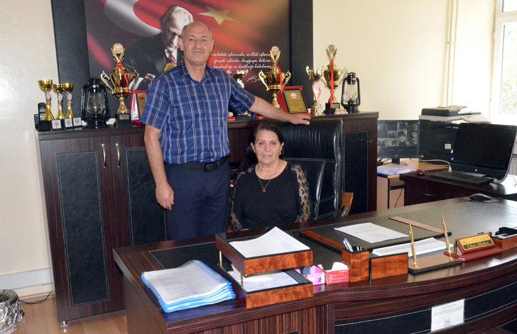 Sarıkamış Lisesi mezunları 40 yıl sonra aynı sıralarda buluştu G4