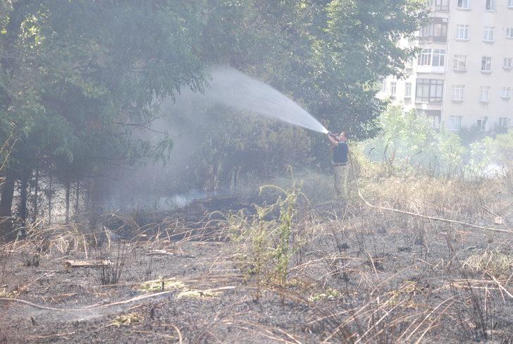 Maltepe'de otluk alanda çıkan yangın söndürüldü G4