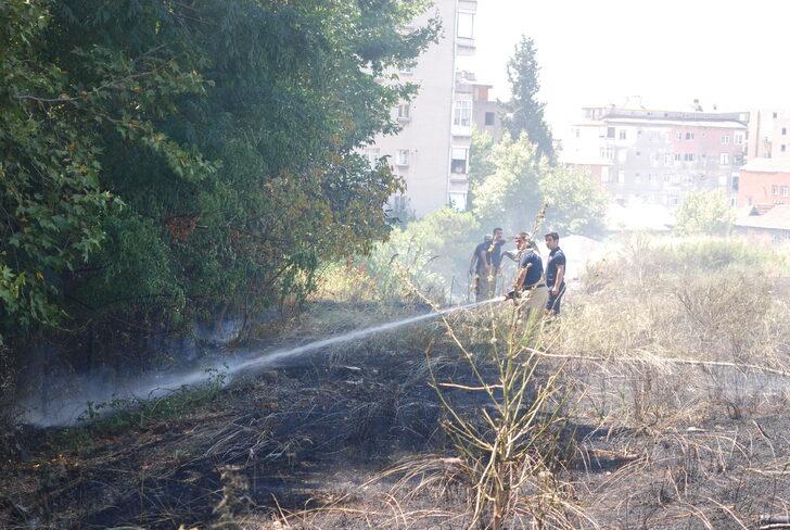 Maltepe'de otluk alanda çıkan yangın söndürüldü G5