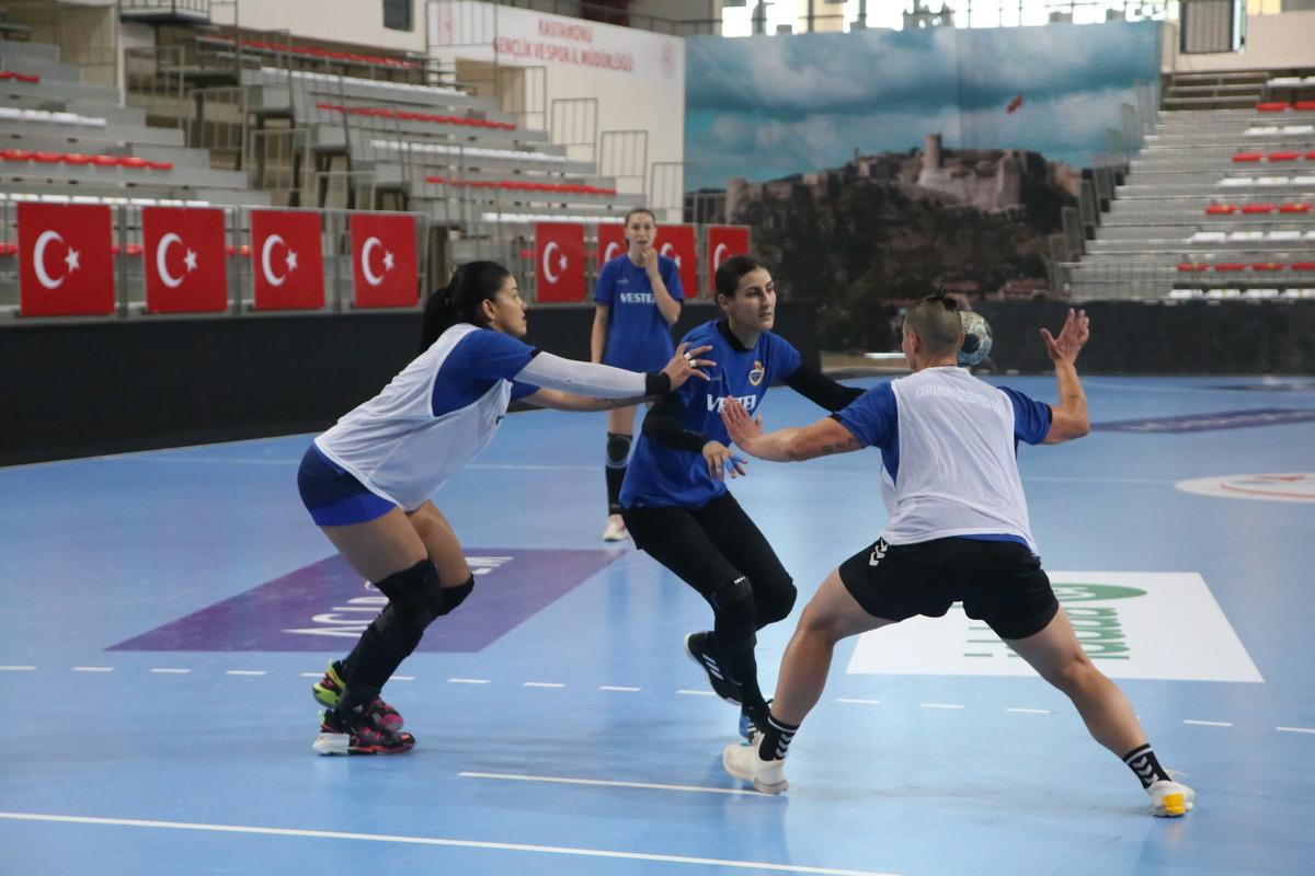 Kastamonu Belediyespor Hentbol Takımı, Şampiyonlar Ligi hazırlıklarını s&uuml;rd&uuml;r&uuml;yor