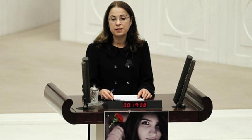 TBMM Genel Kurulu “Özgecan” protestosu ile açıldı