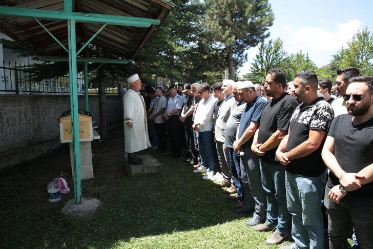 Bolu'da içme suyundan etkilenerek hayatını kaybeden işçi toprağa verildi G1