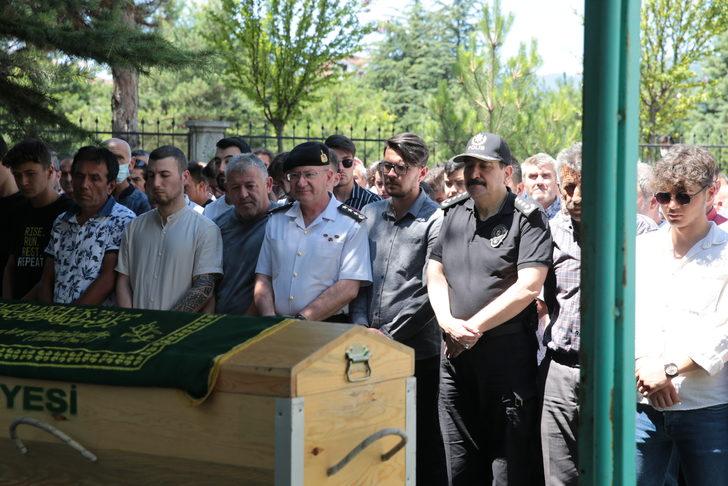 Bolu'da içme suyundan etkilenerek hayatını kaybeden işçi toprağa verildi G5