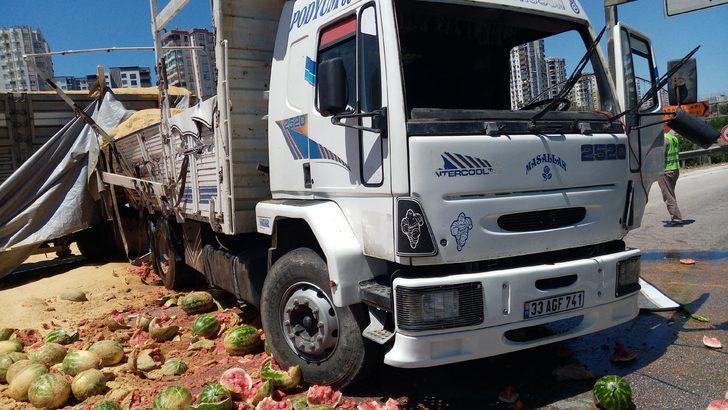 Adana'da tırla kamyonun çarpıştığı kazada 3 kişi yaralandı G3