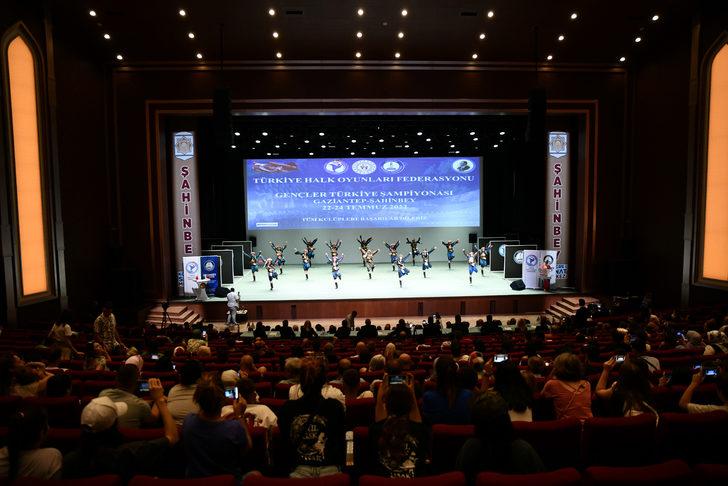 "Halk Oyunları Gençler Türkiye Şampiyonası" Gaziantep'te sürüyor G1