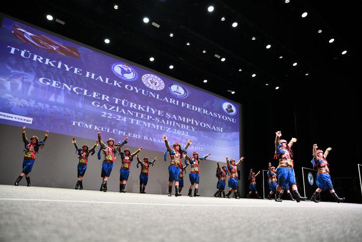 "Halk Oyunları Gençler Türkiye Şampiyonası" Gaziantep'te sürüyor G3