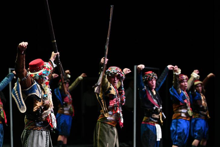 "Halk Oyunları Gençler Türkiye Şampiyonası" Gaziantep'te sürüyor G5