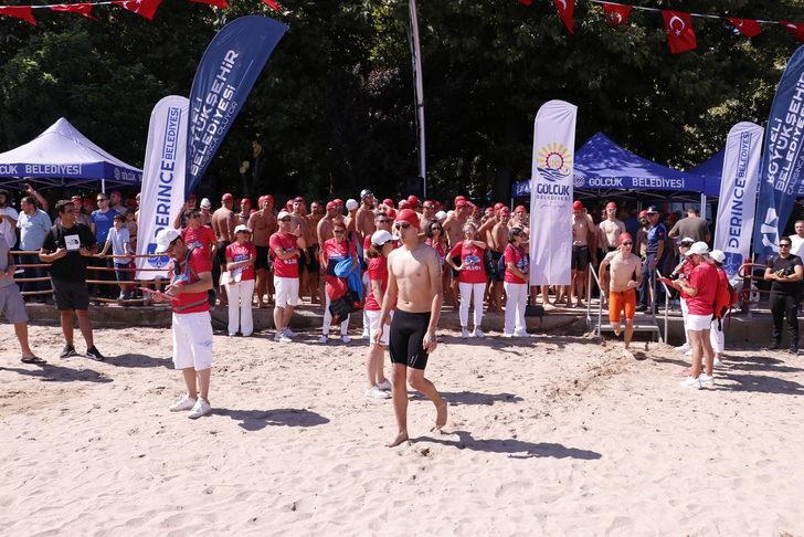 İzmit Körfezi'ni yüzerek geçtiler G1