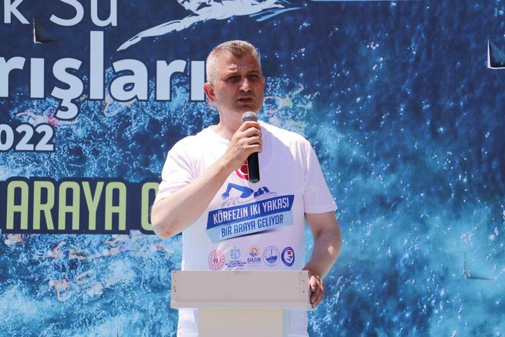 İzmit Körfezi'ni yüzerek geçtiler G4