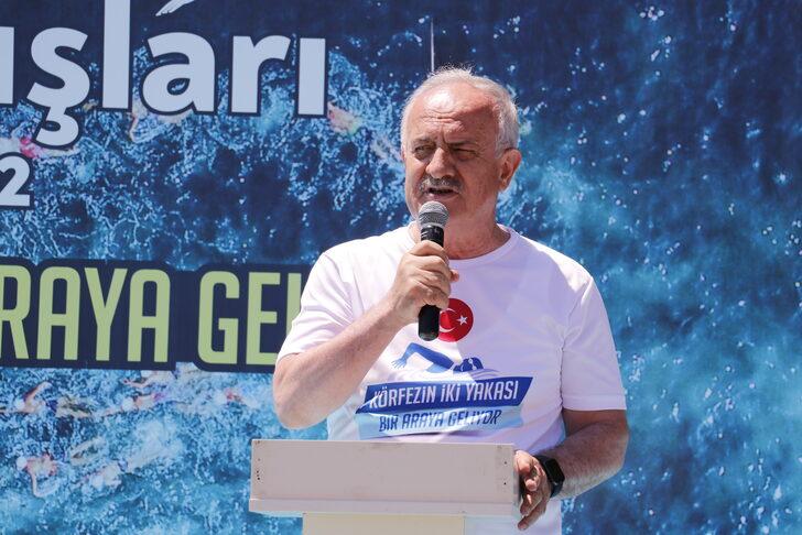 İzmit Körfezi'ni yüzerek geçtiler G5