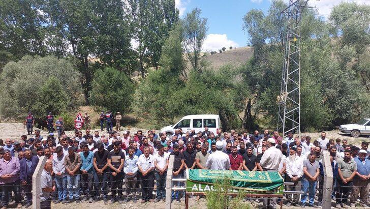 Çorum'da amcasının oğlu tarafından öldürülen kişinin cenazesi defnedildi G3