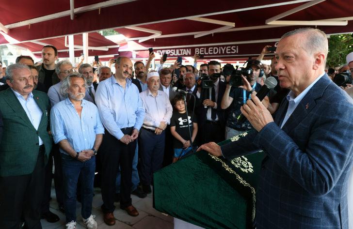 Rasim Özdenören'in cenazesi Eyüp Sultan'a defnedildi G5