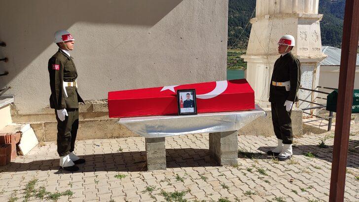 GÜNCELLEME - Kahramanmaraş'ta baraj göletine devrilen otomobilde ölenlerin cenazesi defnedildi G5