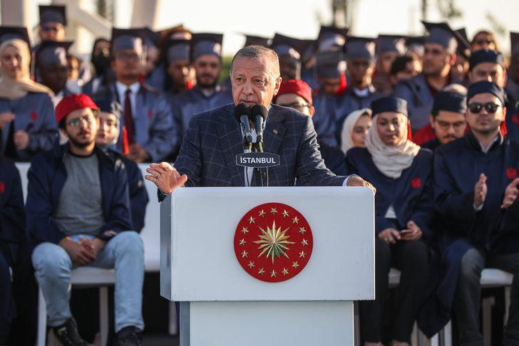 Cumhurbaşkanı Erdoğan, İbn Haldun Üniversitesinin mezuniyet töreninde konuştu: (2) G1