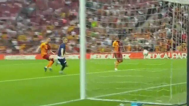 Son dakika spor haberleri: Galatasaray Kasımpaşa maçında van Aanholt saç baş yoldurttu! Bu pozisyon gerçek mi