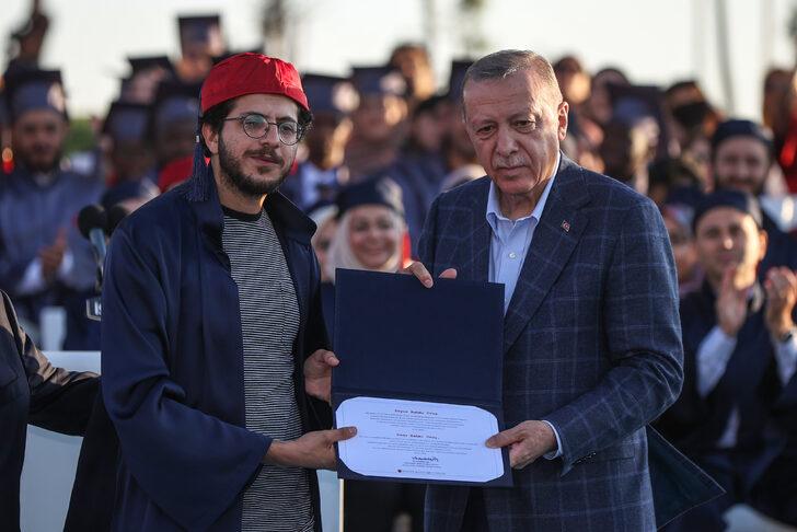 Cumhurbaşkanı Erdoğan, İbn Haldun Üniversitesinin mezuniyet töreninde konuştu: (2) G2