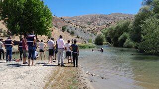 Adıyaman'da çaya giren amca ile yeğeni boğuldu