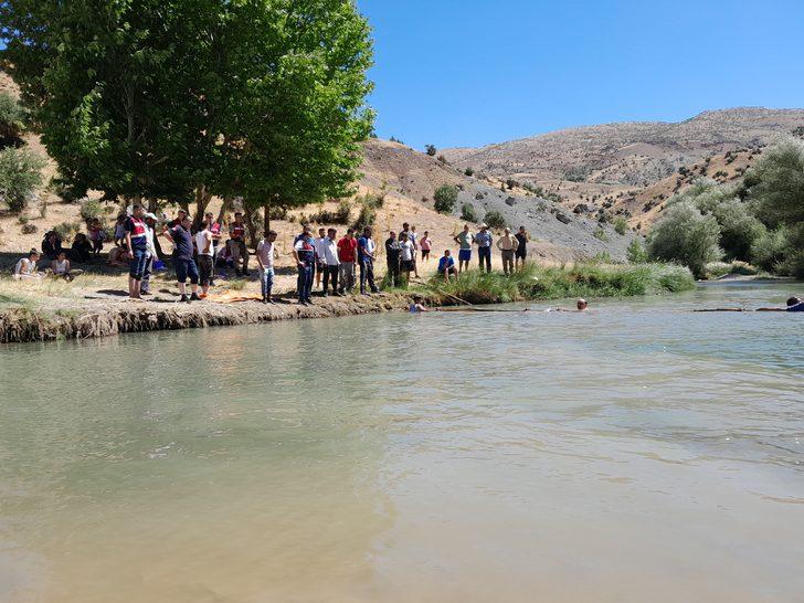 Adıyaman'da çaya giren amca ile yeğeni boğuldu G3