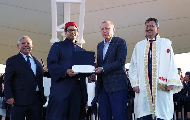 Cumhurbaşkanı Erdoğan, İbn Haldun Üniversitesinin mezuniyet töreninde konuştu: (2) G5