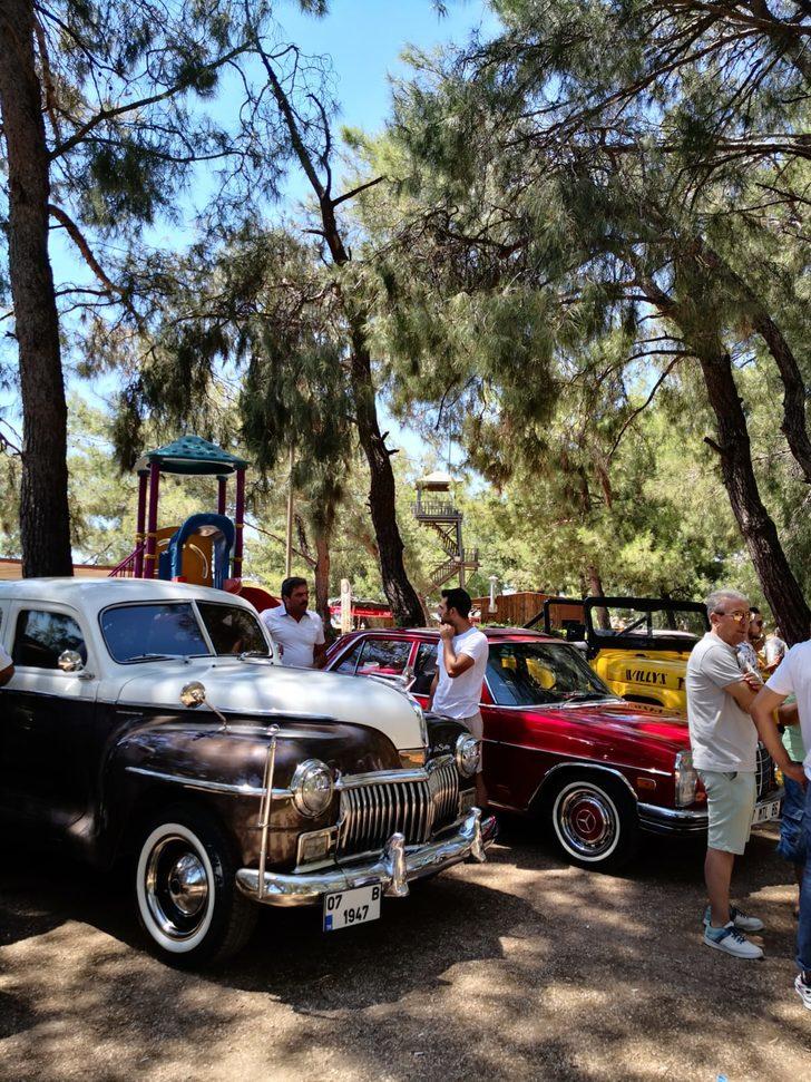 Antalya'da klasik araç sahipleri buluştu G3