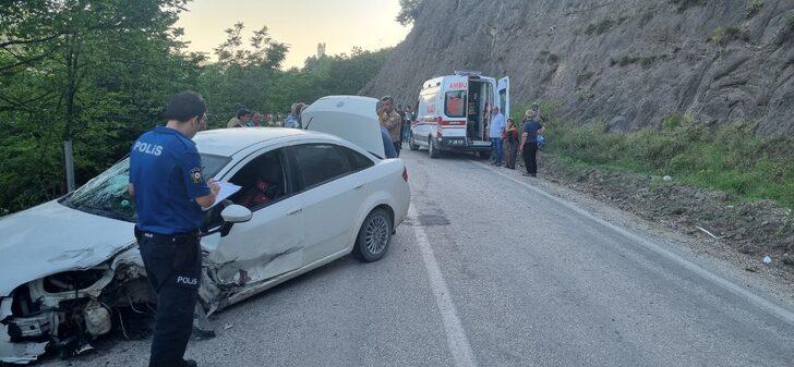 Düzce'de iki otomobilin çarpışması sonucu 8 kişi yaralandı G2